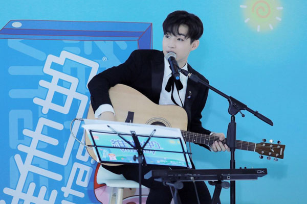 大华henry首开早餐音乐会,现场秀演技备战反面角色