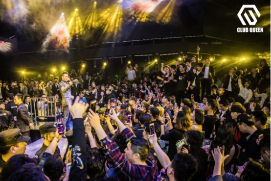 重庆CLUB QUEEN开业现场 时隔多年谢天华&林晓峰同台再聚 重庆CLUB QUEEN开业现场 时隔多年谢天华&林晓峰同台再聚