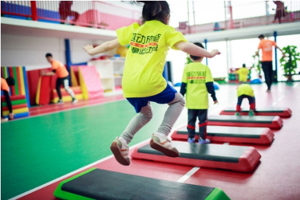 真正关注儿童教育的世界之花,号召培育孩子的