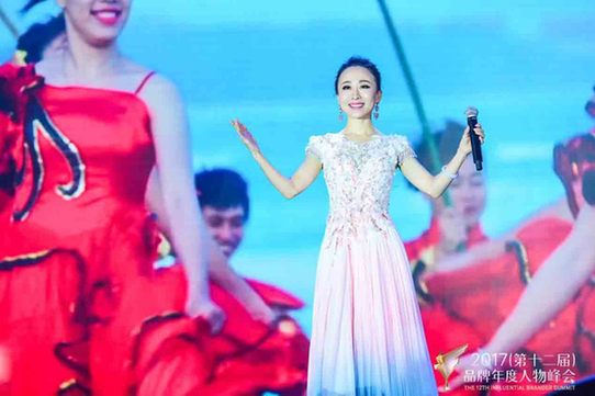 2017品牌年度人物颁奖盛典献唱《唱响中国梦