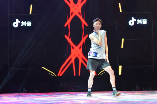 抖音炫出街舞争霸风 高校大学生风采尽现