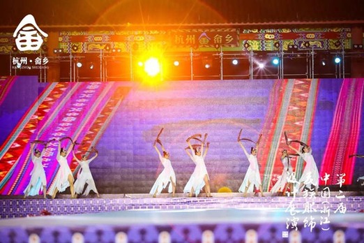 不负春光的馥郁烂漫,来一场燃烧的民族狂欢