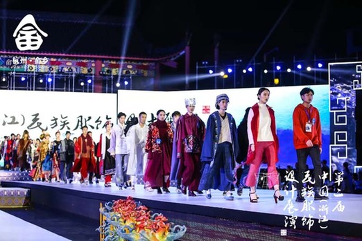 不负春光的馥郁烂漫,来一场燃烧的民族狂欢