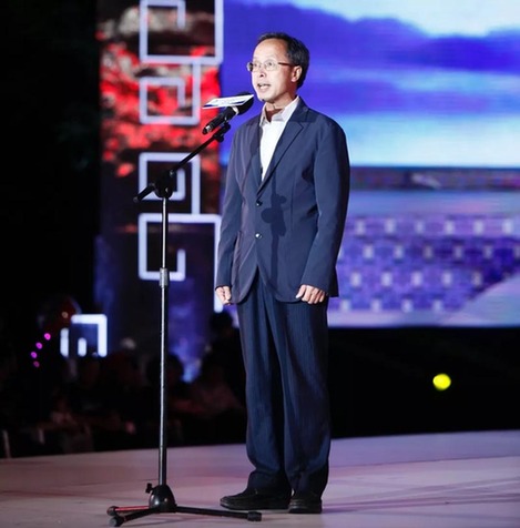 不负春光的馥郁烂漫,来一场燃烧的民族狂欢