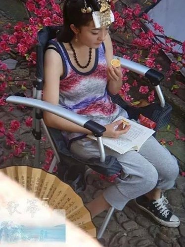 明星们生活中的罕见私照曝光 杨幂言承旭辣眼睛 大幂幂绝对是吃货派的扛把子有木有?