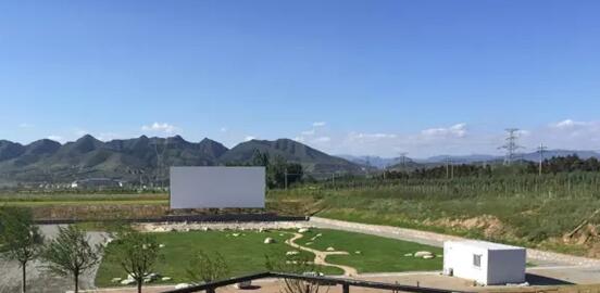 世界上最大户外电影银幕亮相中国白石山景区