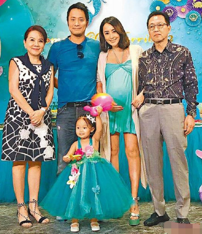 关颖二胎儿子曝光被小姐姐宠着超可爱 关颖二胎儿子曝光被小姐姐宠着超可爱/