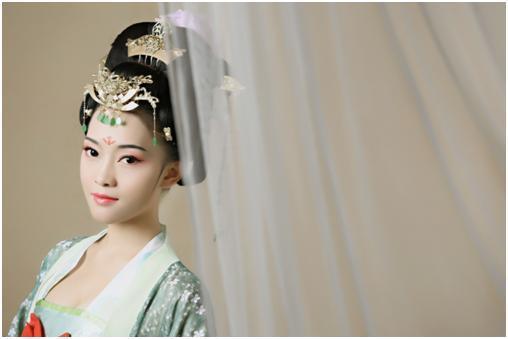 人气女神妲己酷狗首唱《直播情缘》 化身暖心