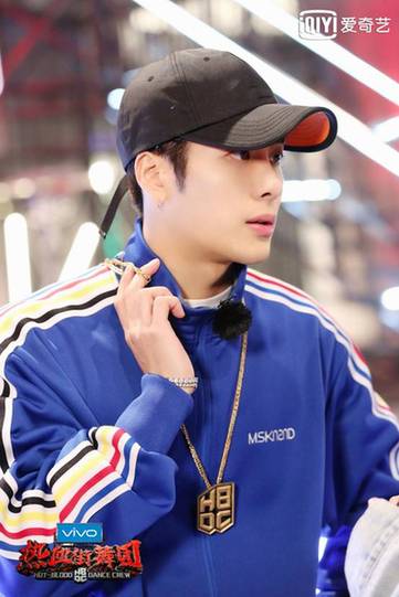 《热血街舞团》王嘉尔再现完美空翻燃爆全场