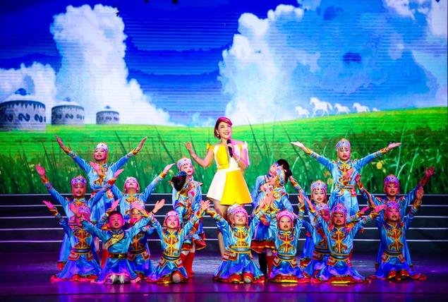 圆梦上海颁奖盛典举办﹐鞠萍﹑乌兰图雅莅临