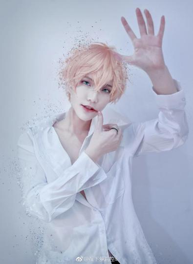 美图手机携人气coser亮相CJ,二次元结婚照相馆记录浪漫时刻