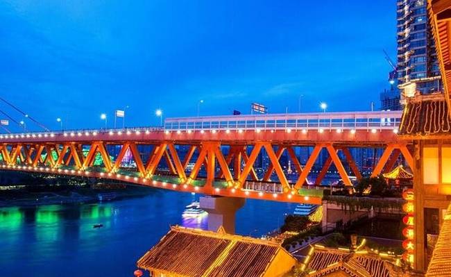 李子坝轻轨穿楼观景台开放 盘点网红重庆旅游各观景台