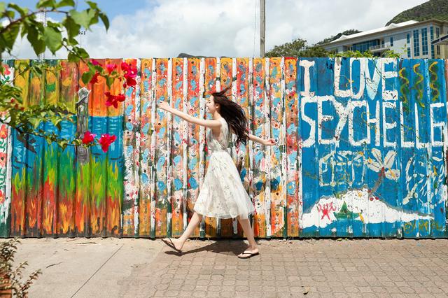 迪丽热巴开启活力之旅 用心记录慢游点滴感受