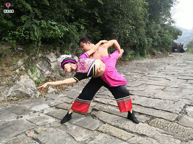 中国舞蹈家夏冰双人舞(力与柔造型一)