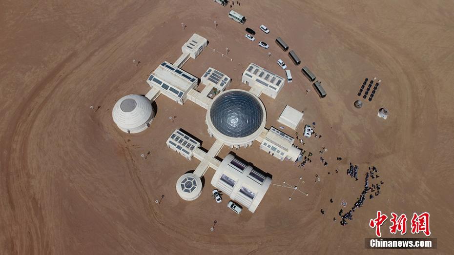 中国首个火星模拟生存基地开营 吸引民众参观体验