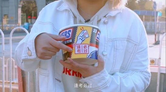 李雪琴升级“校门梗”,限时挑战求学之路 李雪琴升级“校门梗”,限时挑战求学之路