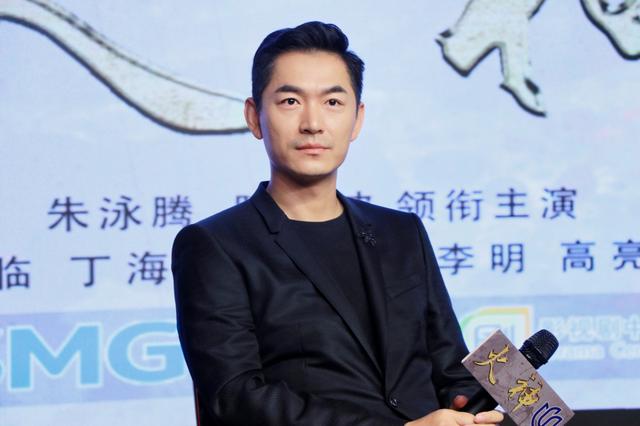 朱泳腾隋俊波上演谍战“史密斯夫妇” 朱泳腾隋俊波上演谍战“史密斯夫妇”