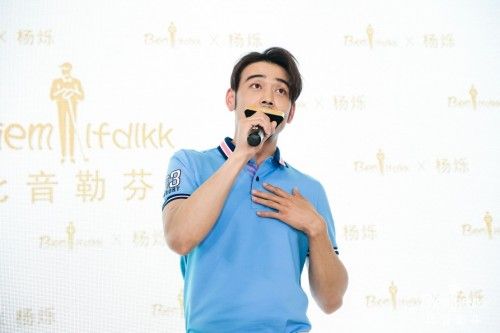 台上宠粉台下实力宠妻 比音勒芬杨烁花式撒糖 台上宠粉台下实力宠妻 比音勒芬杨烁花式撒糖