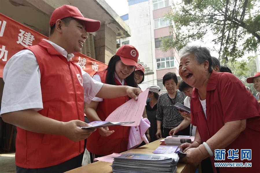 《“大”人物》成龙动作电影周获奖 五元文化引领动作片新风向