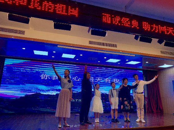 “我和我的祖国 诵读经典助力回天”诗歌朗诵会 “我和我的祖国 诵读经典助力回天”诗歌朗诵会