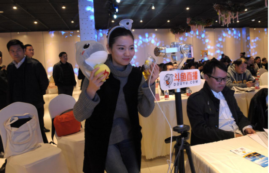 全国首届律政网红网络直播大赛在武汉举行