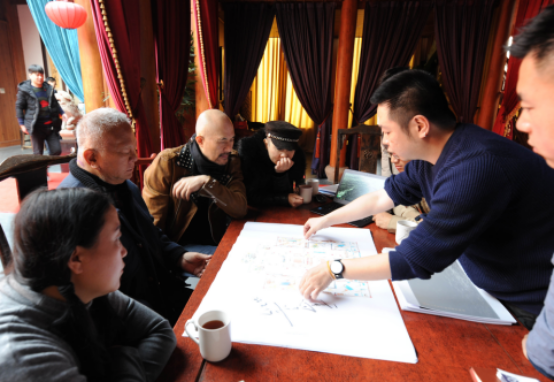 两个“猛男”聚首古民居博览园 将上演怎样的传奇