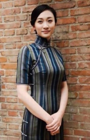 内地第一旗袍美人，40岁还可以吊打小花