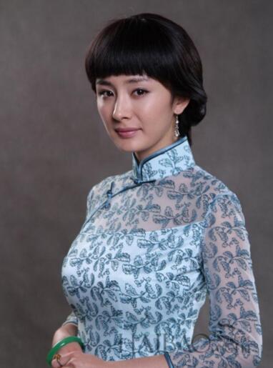 内地第一旗袍美人，40岁还可以吊打小花