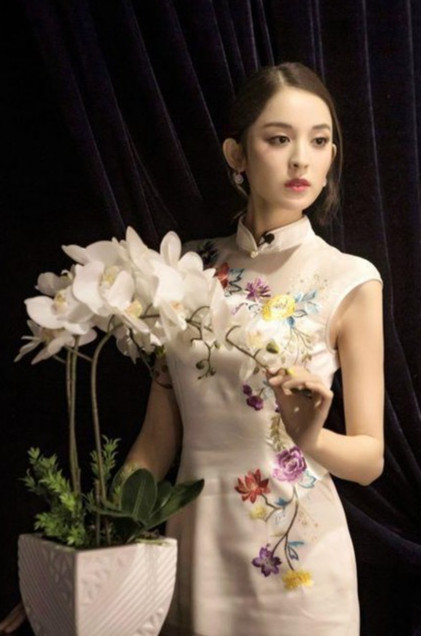 内地第一旗袍美人，40岁还可以吊打小花