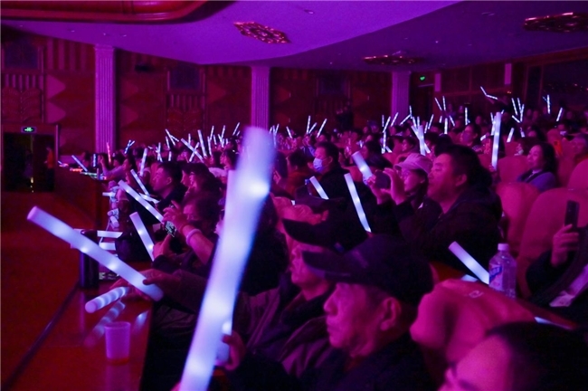 辞旧迎新!乌兰图雅2025“花开四季”天津演唱会燃情开唱