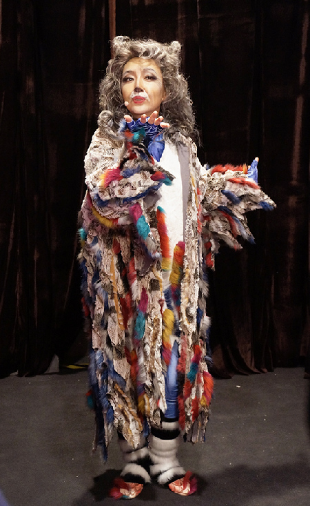 江珊拼了 "猫"造型亮相《跨界》