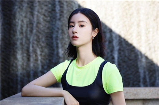 毛晓慧发布会造型清爽利落 《在一起之方舱》饰演大爱护士长