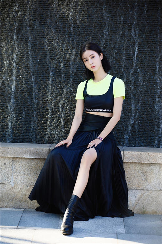 毛晓慧发布会造型清爽利落 《在一起之方舱》饰演大爱护士长