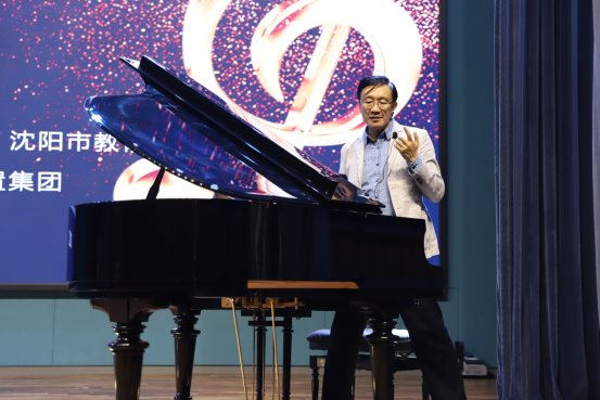 指挥家孟大鹏助力沈城童声 现场教学分享合唱之美