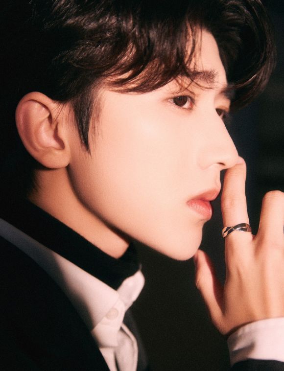 Cai Xukun's New Year's Eve stage delivers great love and positive energy, speaks with strength, and realizes stunning transformation