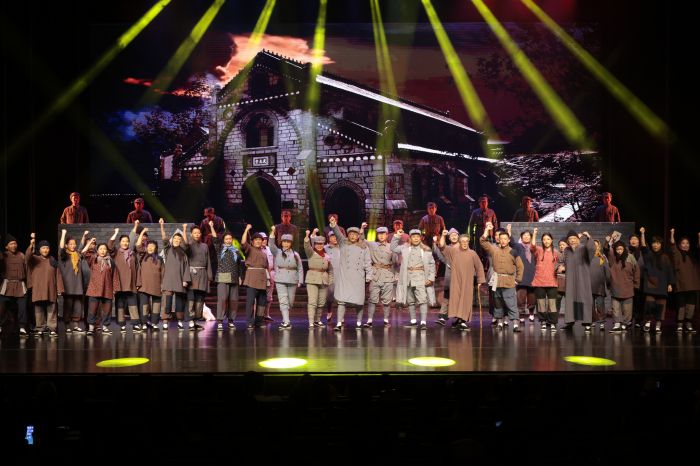 舞台剧《红石崮》深圳文博会艺术节专场演出获成功