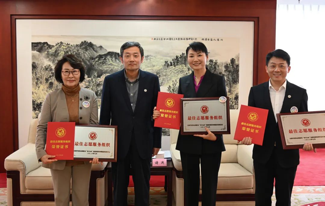 中国文联领导会见全国学雷锋志愿服务“四个100”先进典型代表