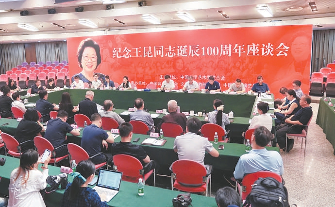 她为人民歌唱一生