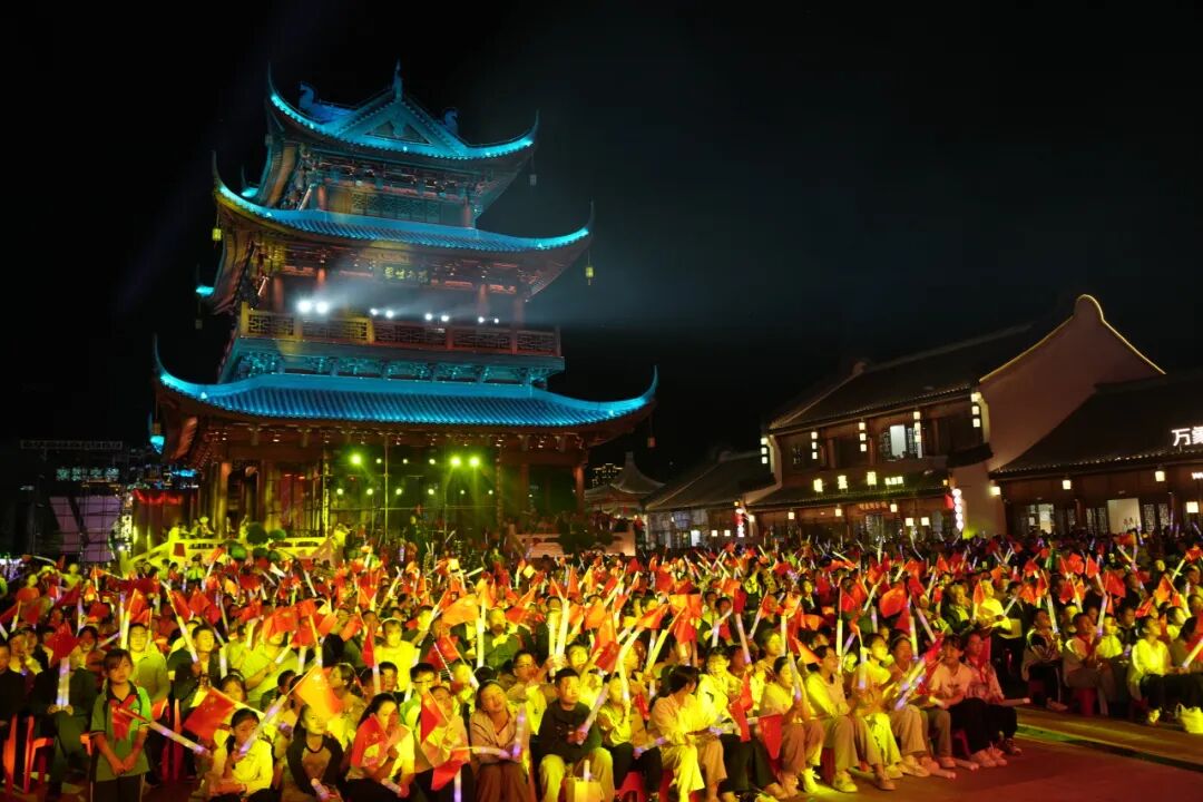甘肃武都：喜迎华诞歌盛世 艺汇万象唱陇南