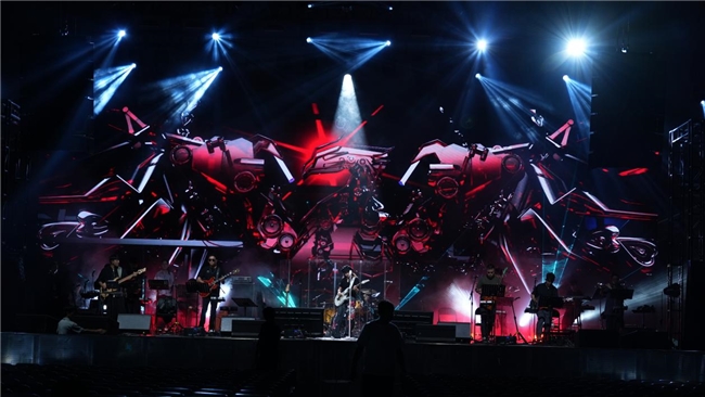 北疆豪情邂逅花城温柔！乌兰图雅“花开四季”绽放广州