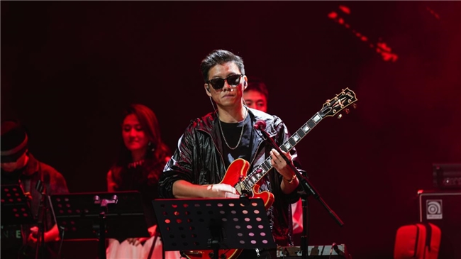 北疆豪情邂逅花城温柔！乌兰图雅“花开四季”绽放广州