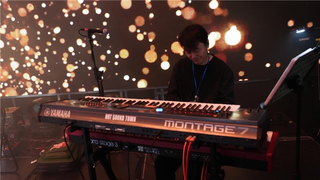 北疆豪情邂逅花城温柔！乌兰图雅“花开四季”绽放广州