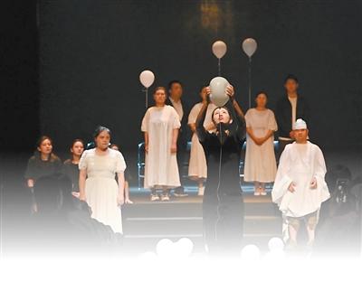 戏剧的世界没有残缺