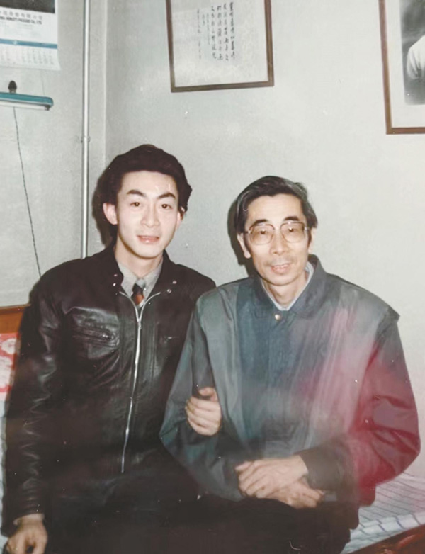 六小龄童回忆文集《良师益友》出版 68位文化名家照亮艺术人生 六小龄童回忆文集《良师益友》出版 68位文化名家照亮艺术人生