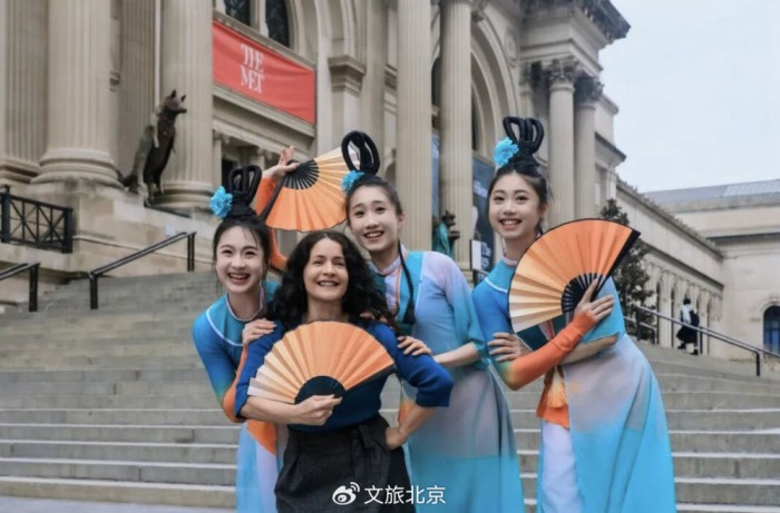 生肖快闪跨越太平洋 纽约街头掀起“中国年”热潮 生肖快闪跨越太平洋 纽约街头掀起“中国年”热潮