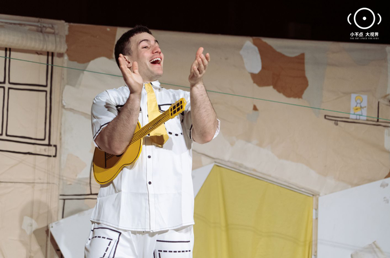 告别传统观演模式 “‘纸’想和你玩”让孩子在笑声中理解“变化”与“融合” 告别传统观演模式 “‘纸’想和你玩”让孩子在笑声中理解“变化”与“融合”