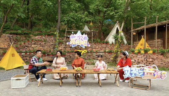 《好戏童游》以山水为幕，镌刻梨园艺术传承印记