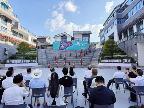 身体的回归,环境舞蹈中的“慢美学”感知与意义构建 身体的回归,环境舞蹈中的“慢美学”感知与意义构建